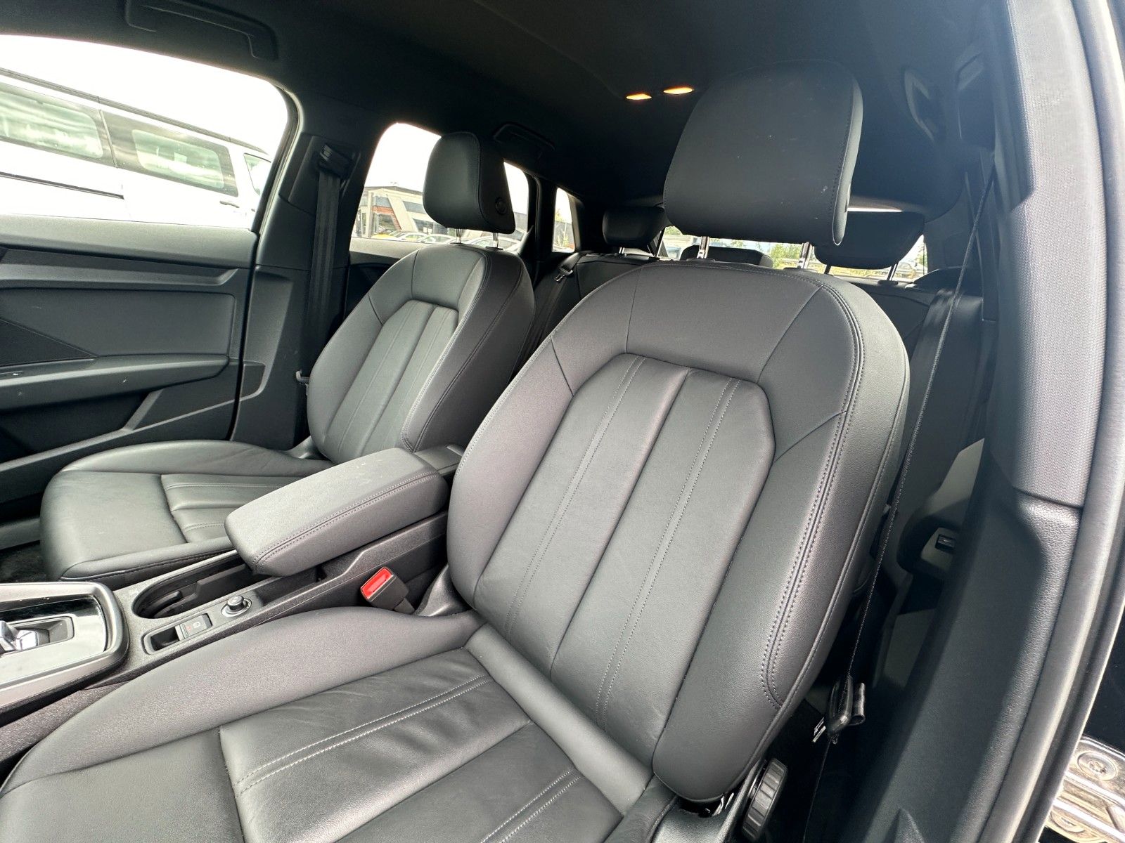 Audi A3 Sportback 35 TFSI LEDER,NAVI,SPUR,ABSTAND,