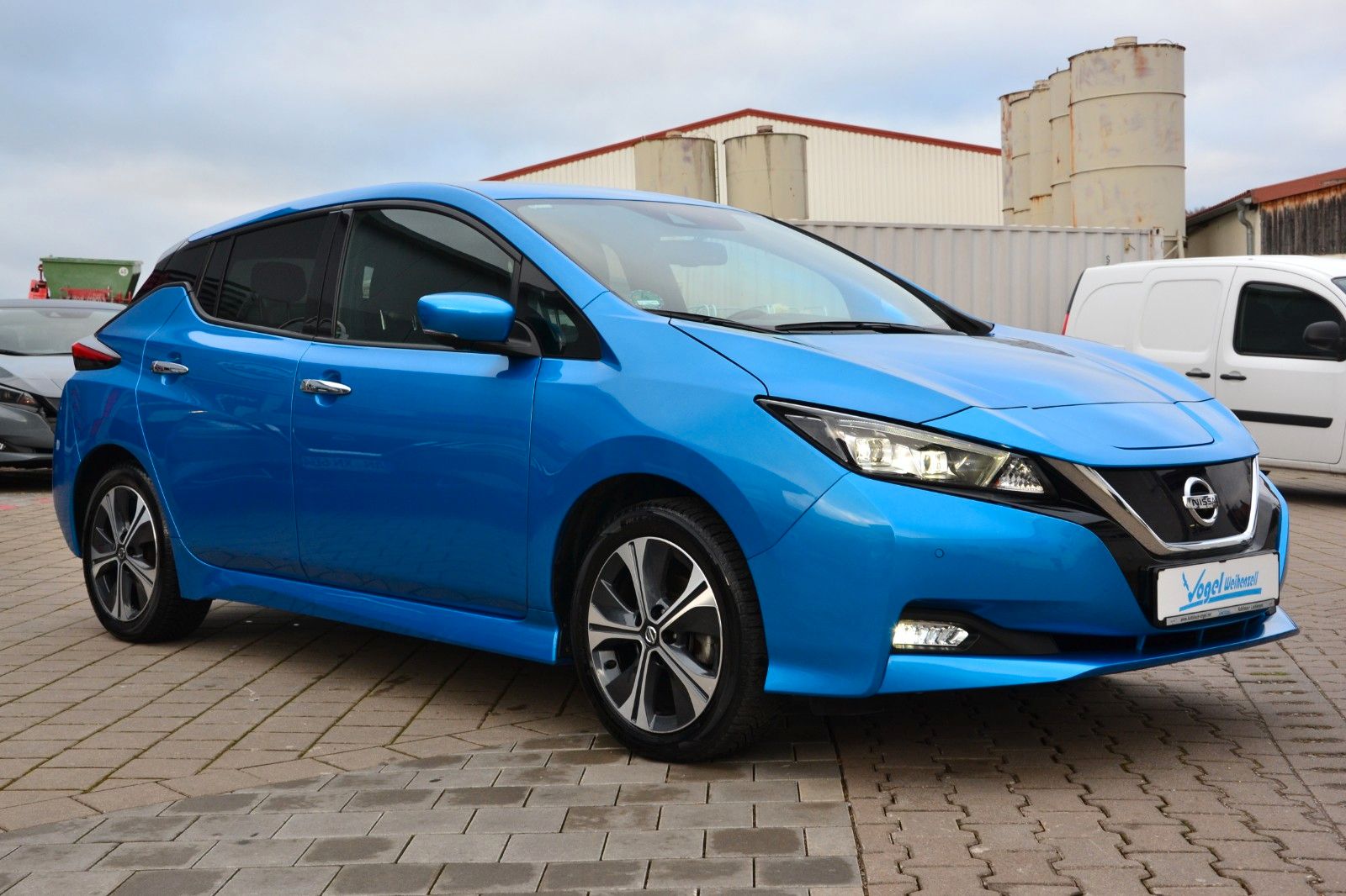 Nissan Leaf N-Connecta 40kW/h - Samsaru's Car Outlet