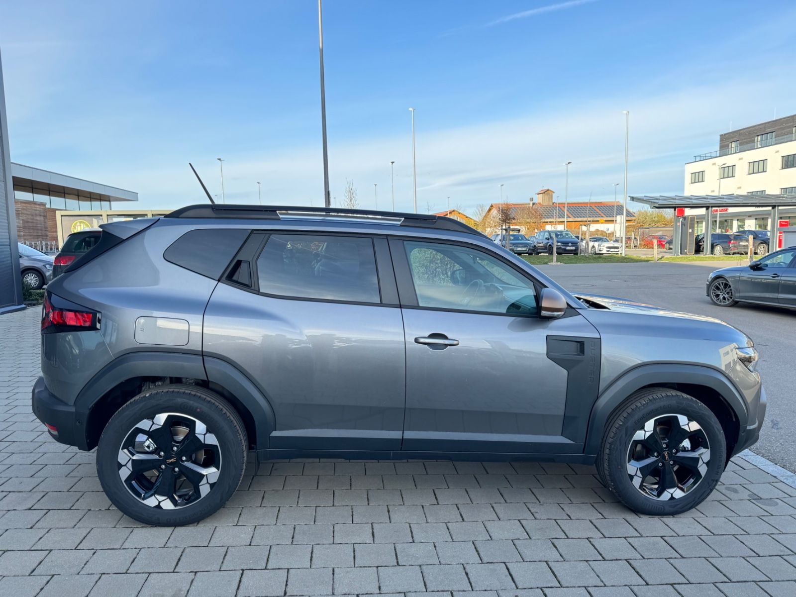 Dacia Duster III Hybrid 140 Extreme - Samsaru's Car Outlet