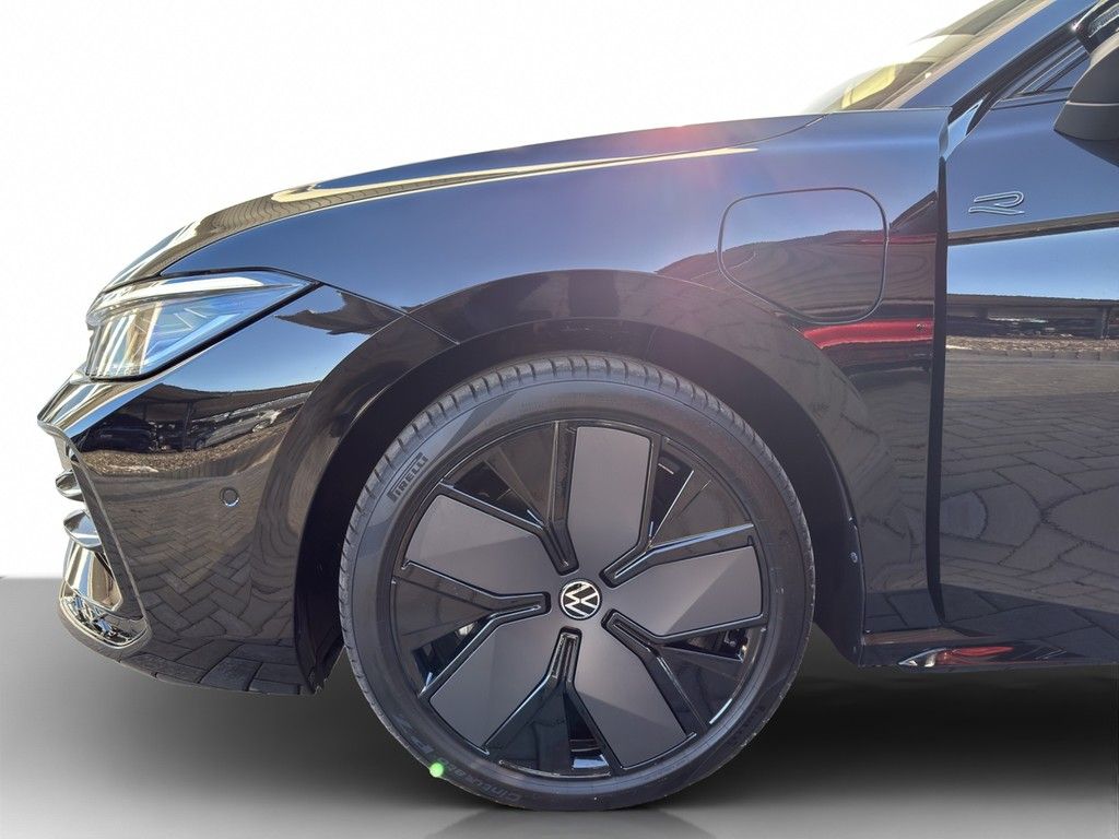 Volkswagen Passat 1.5 eHybrid DSG R-Line DCC BLACK STYLE*AH