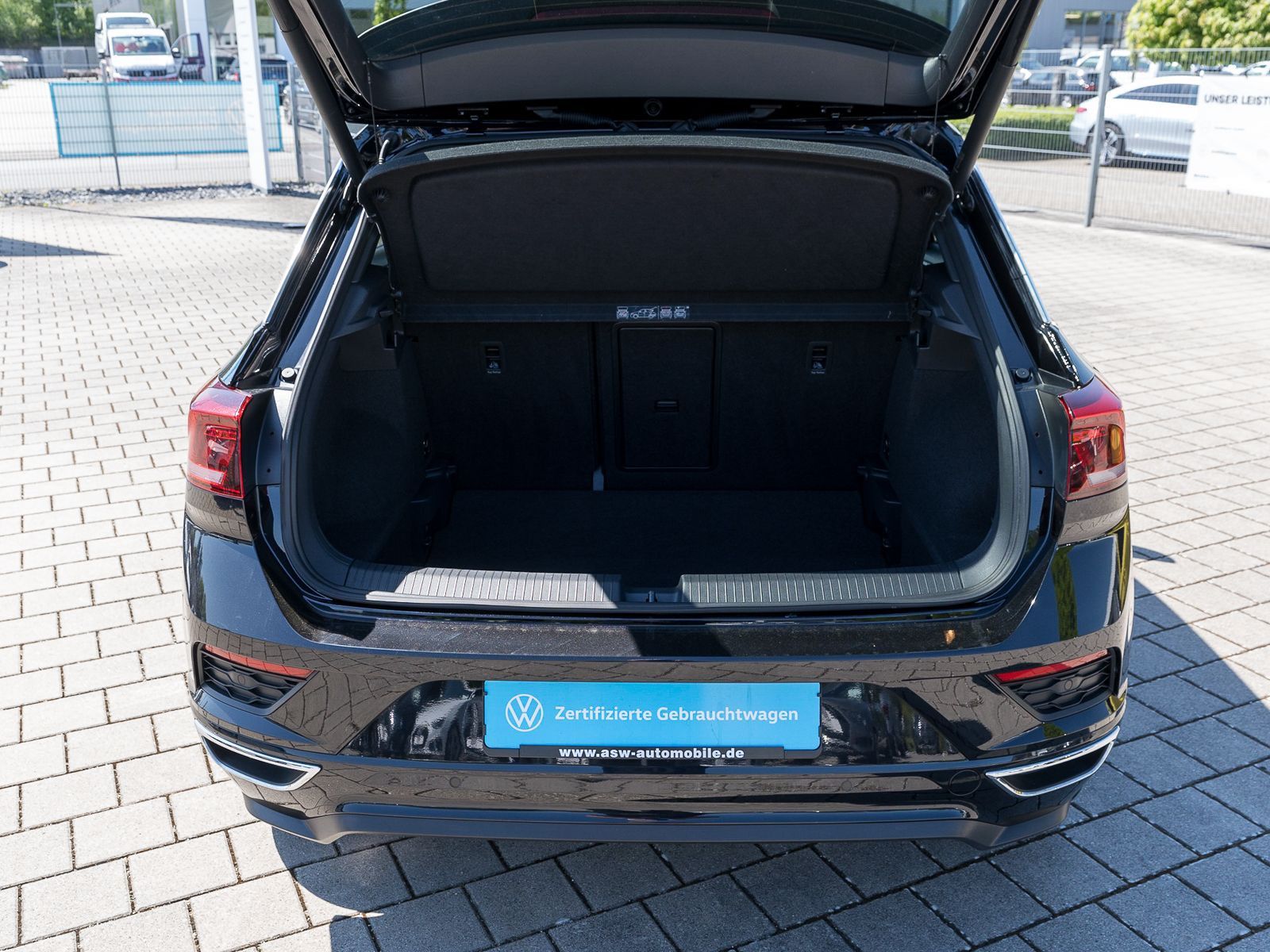 Volkswagen T-Roc R-Line 1.5TSI - Samsaru's Car Outlet