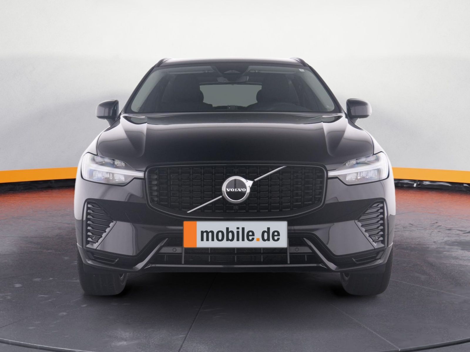 Volvo XC60 B4 Plus Dark - Samsaru's Car Outlet