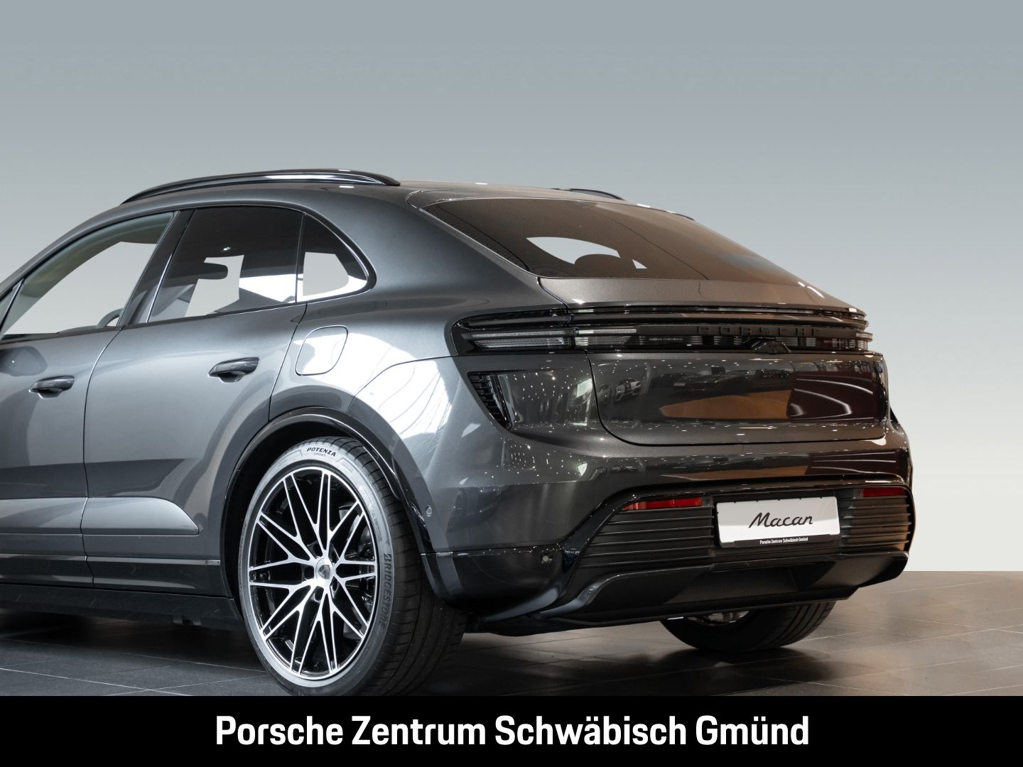 Porsche Macan Turbo BOSE Luftfederung Panoramadach LED