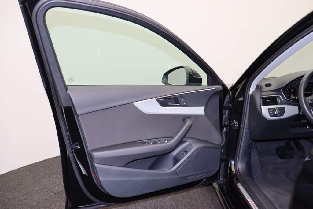 Audi A4 Avant 40 TFSI S line - Samsaru's Car Outlet