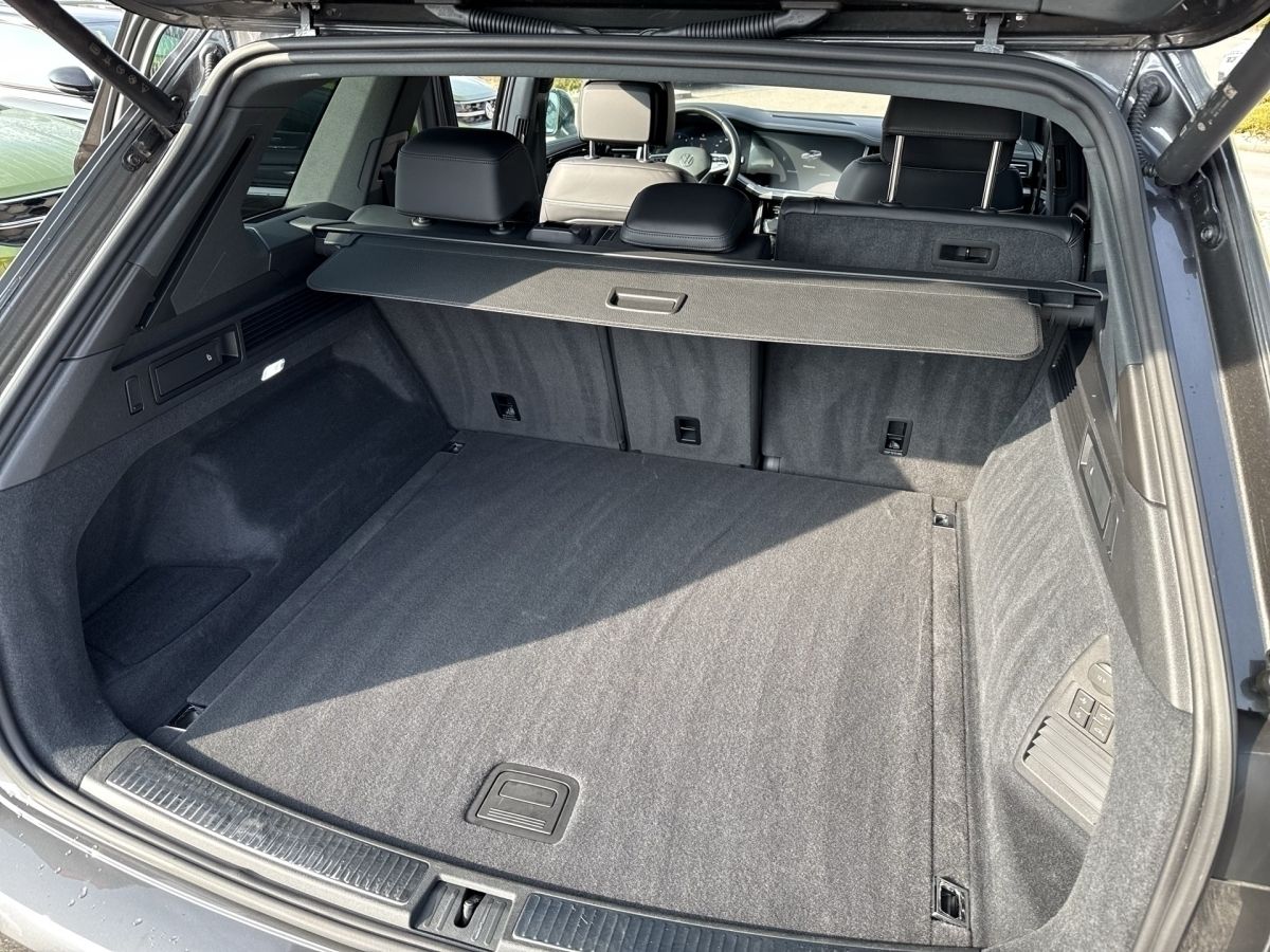 Volkswagen Touareg TDi Allradlenkung - Samsaru's Car Outlet