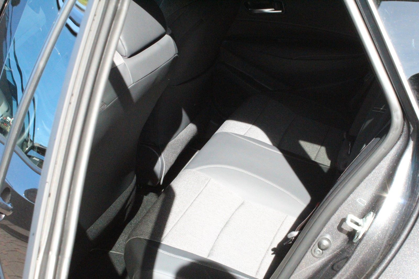 Toyota Corolla Touring Sports 1.8 Hybrid - Samsaru's Car Outlet