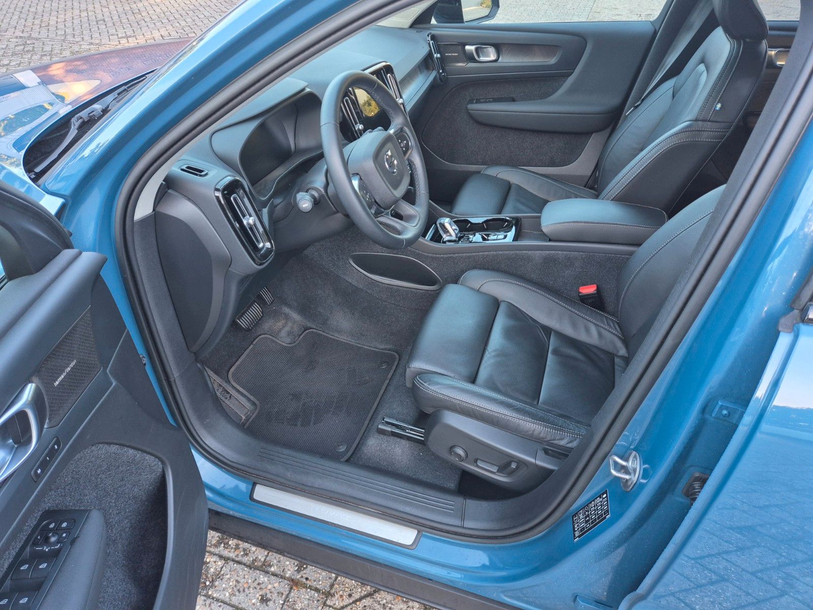 Volvo XC40 Plus Dark Recharge Plug-In Hybrid 2WD