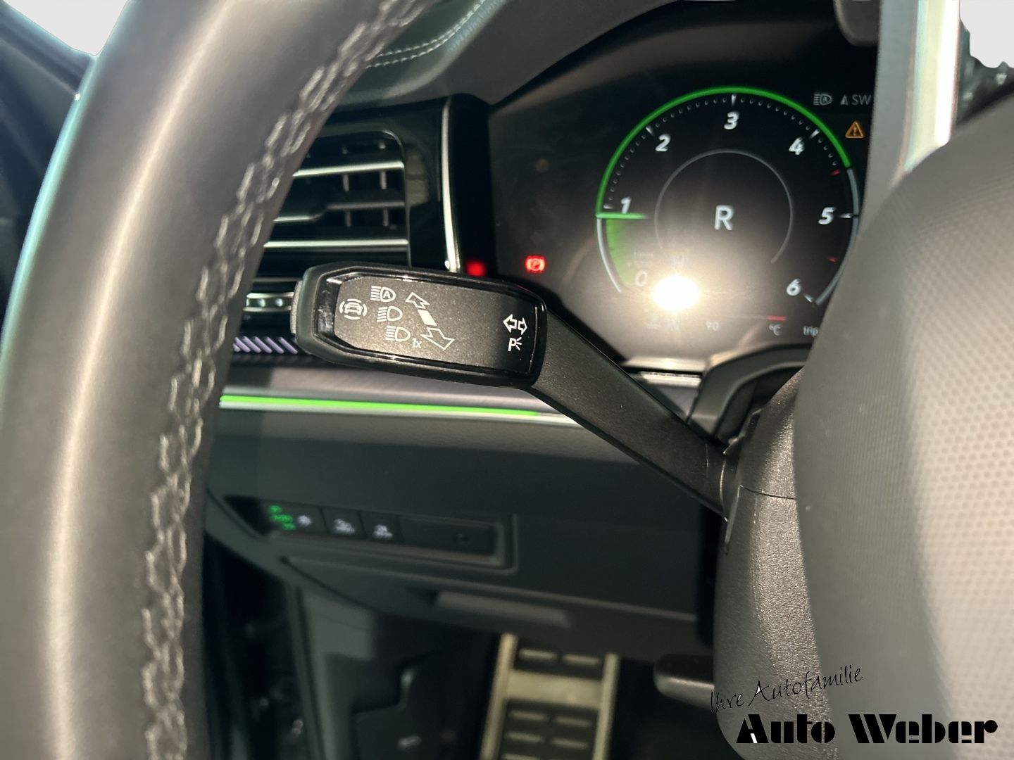 Volkswagen Touareg V6 4Motion R-Line - Samsaru's Car Outlet