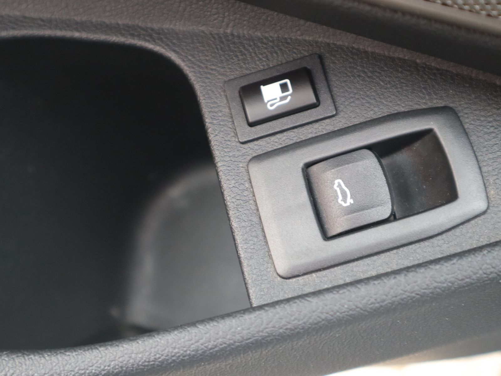 BMW 330e Touring Sport Line - Samsaru's Car Outlet