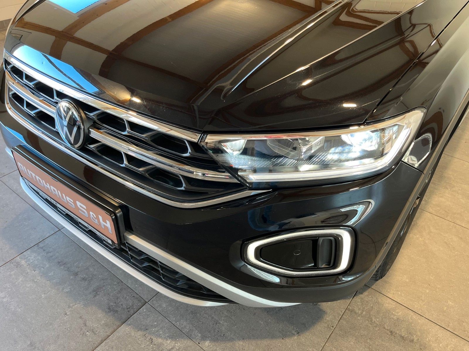 Volkswagen T-Roc 1.0TSi Style - Samsaru's Car Outlet