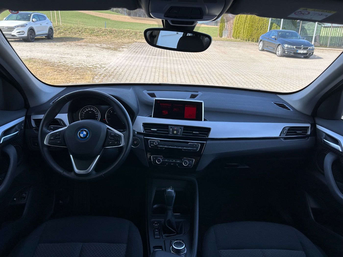 BMW X1 xDrive25e Adv. - Samsaru's Car Outlet