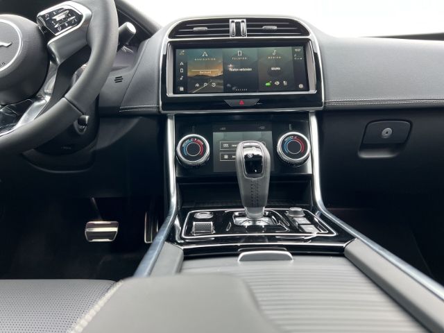 Jaguar XE D200 R-Dynamic HSE HUD StandHZG Navi Leder Me
