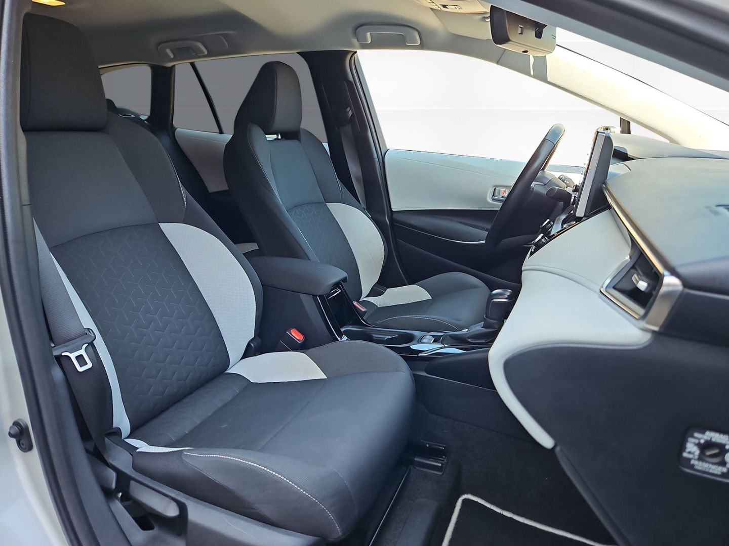 Toyota Corolla Touring Sports 1.8 Hybrid - Samsaru's Car Outlet
