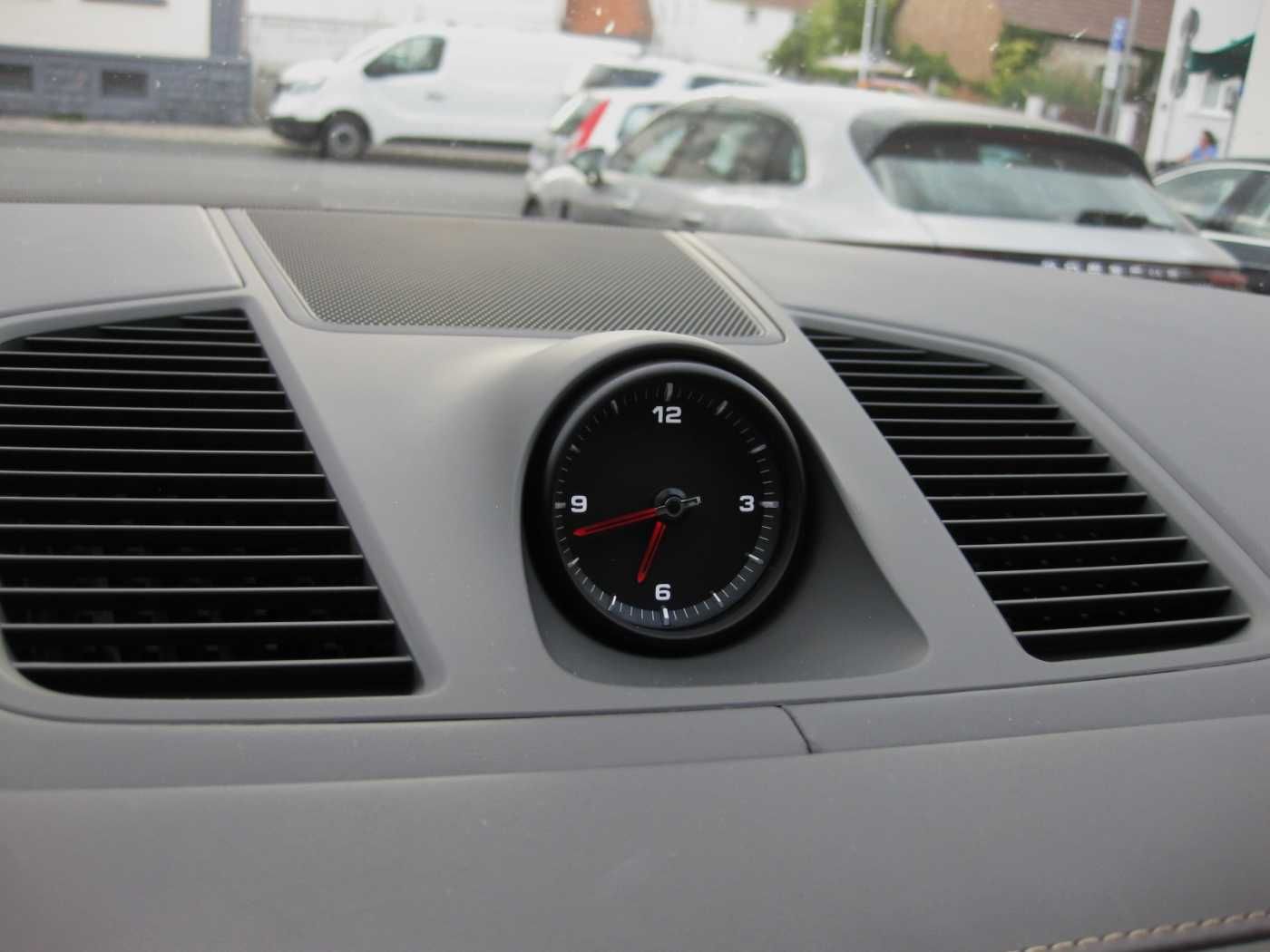 Porsche Cayenne Plug-In-Hybrid Platinum Edition 1Hand