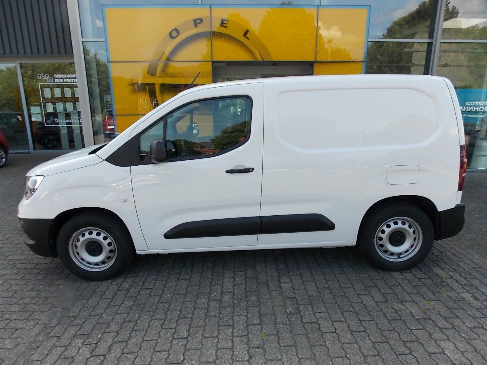 Opel Combo-e Cargo Edition - Samsaru's Car Outlet