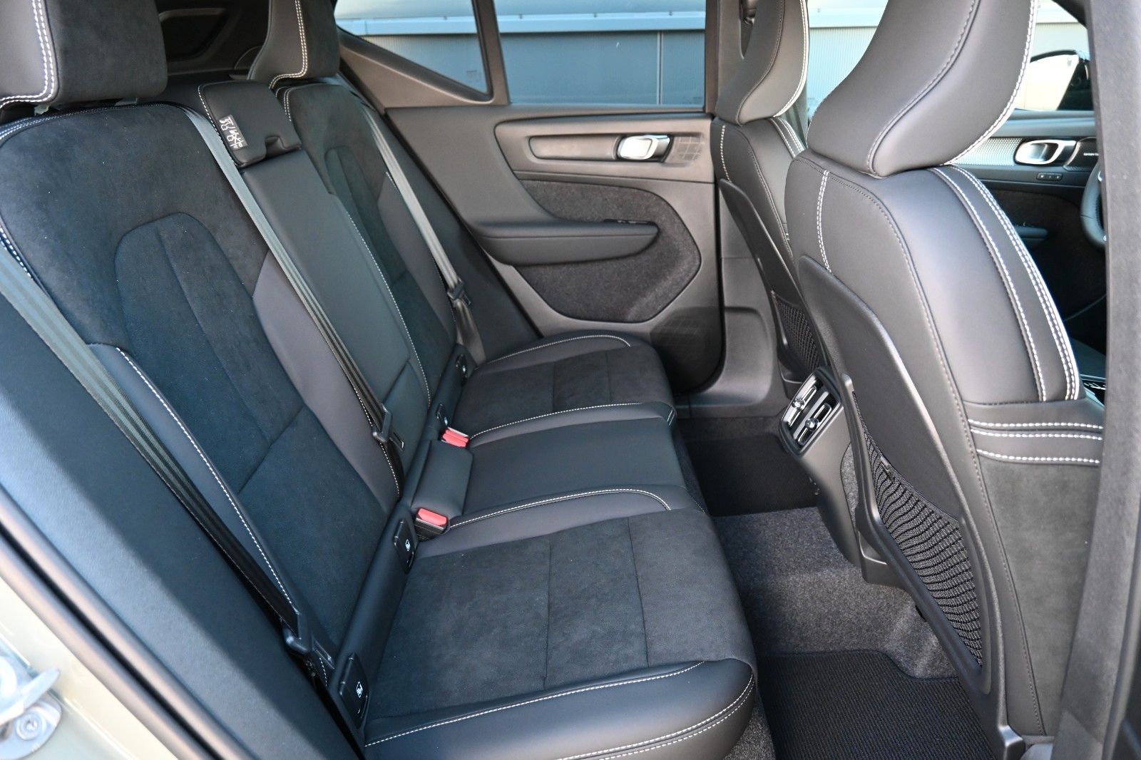 Volvo XC40 B4 DKG Plus Dark*FSHZG*360°*ACC*Allwetter*