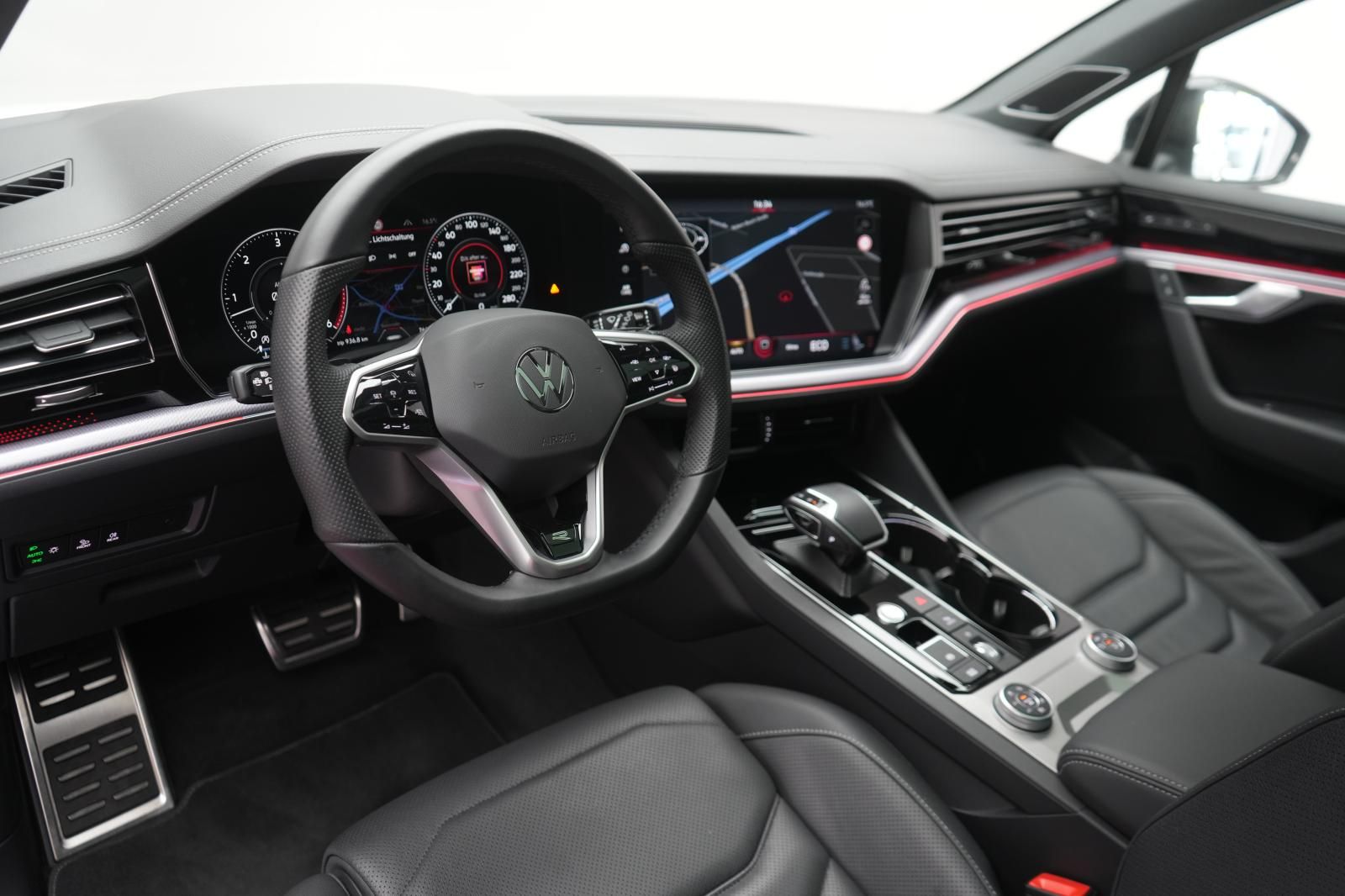 Volkswagen Touareg 3.0 V6 TDI 4Motion R line - Samsaru's Car Outlet