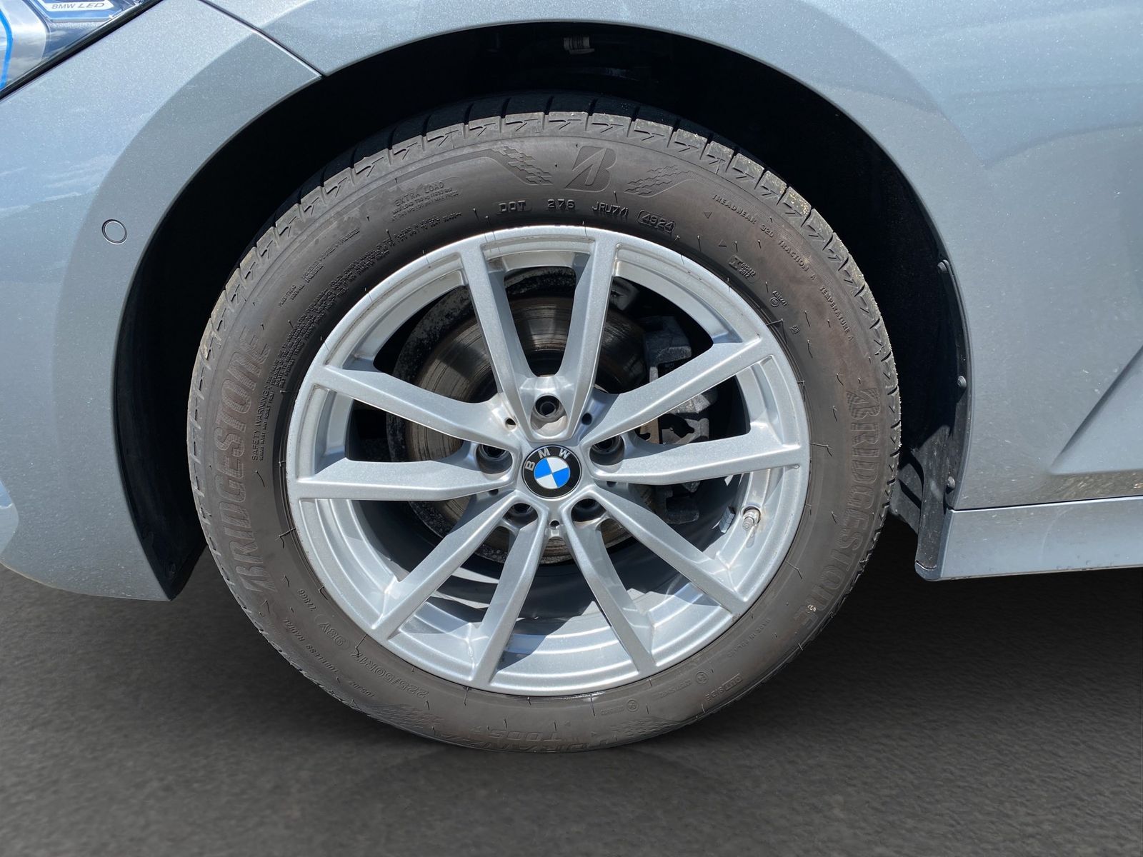 BMW 318i Touring ACC LED SpurAss AHK HiFi Navi ParkA