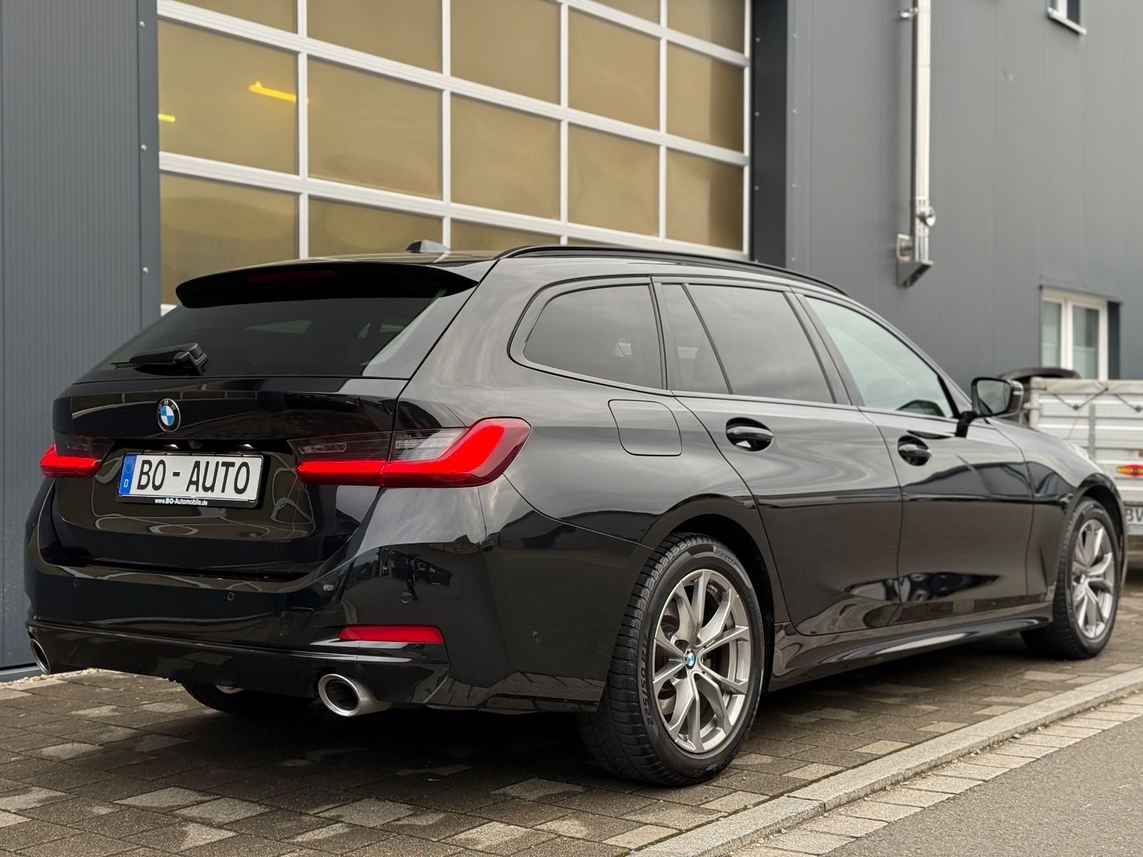 BMW 320 d xDrive - Samsaru's Car Outlet