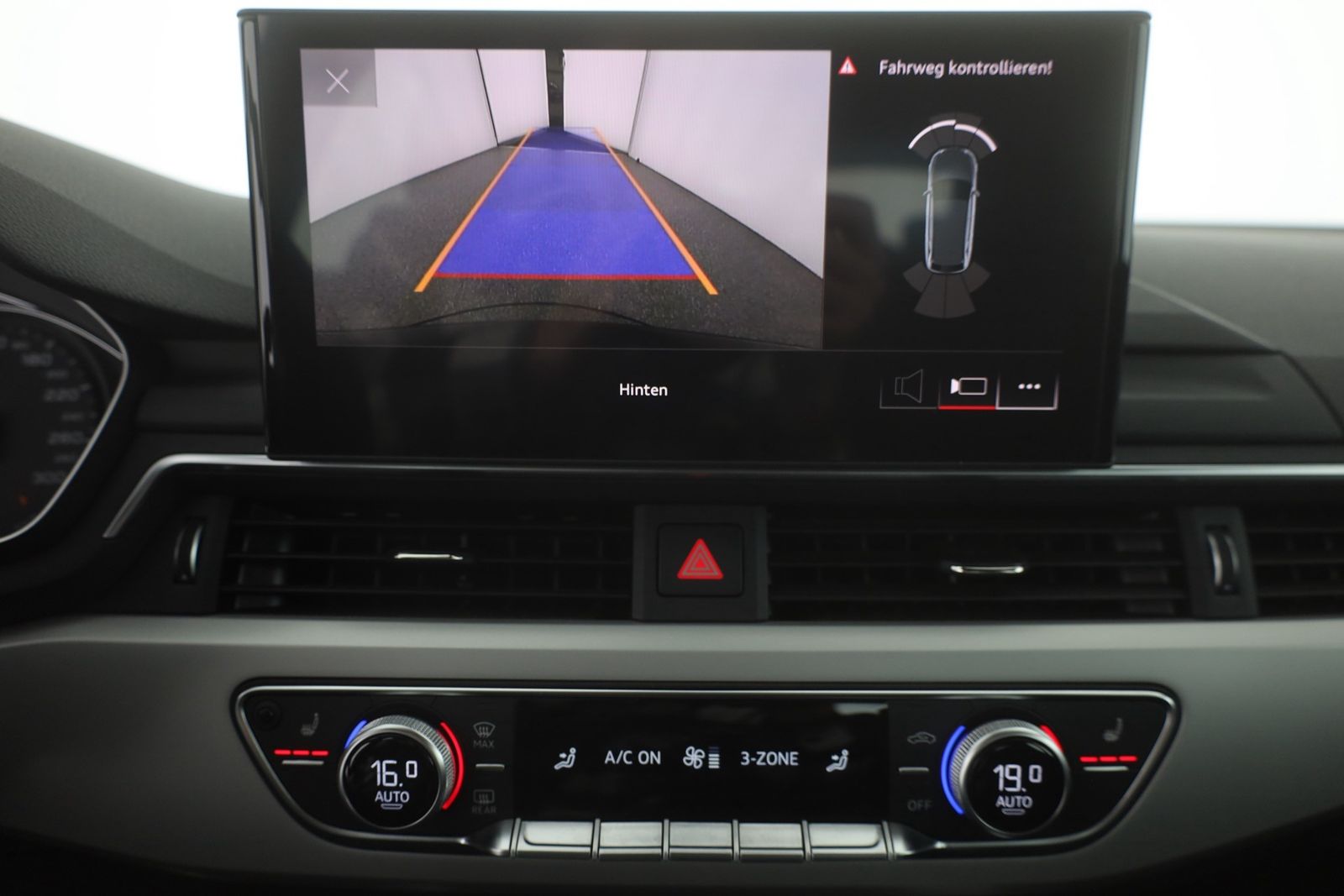 Audi A4 Avant 35 TFSI advanced - Samsaru's Car Outlet
