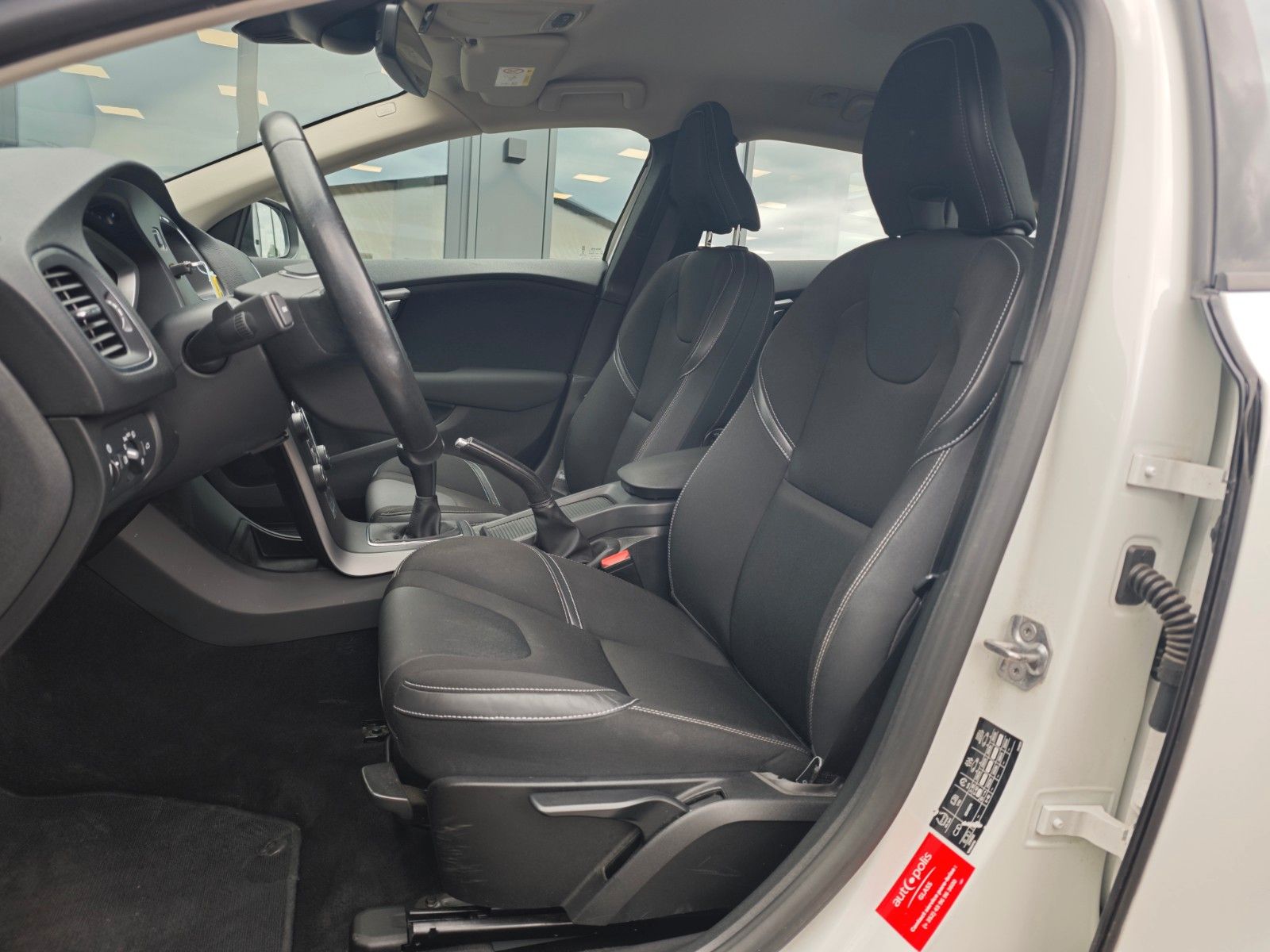 Volvo V40 2.0d MOMENTUM*NAVI*PDC*VOLL-LED*KLIMAAUTO.*