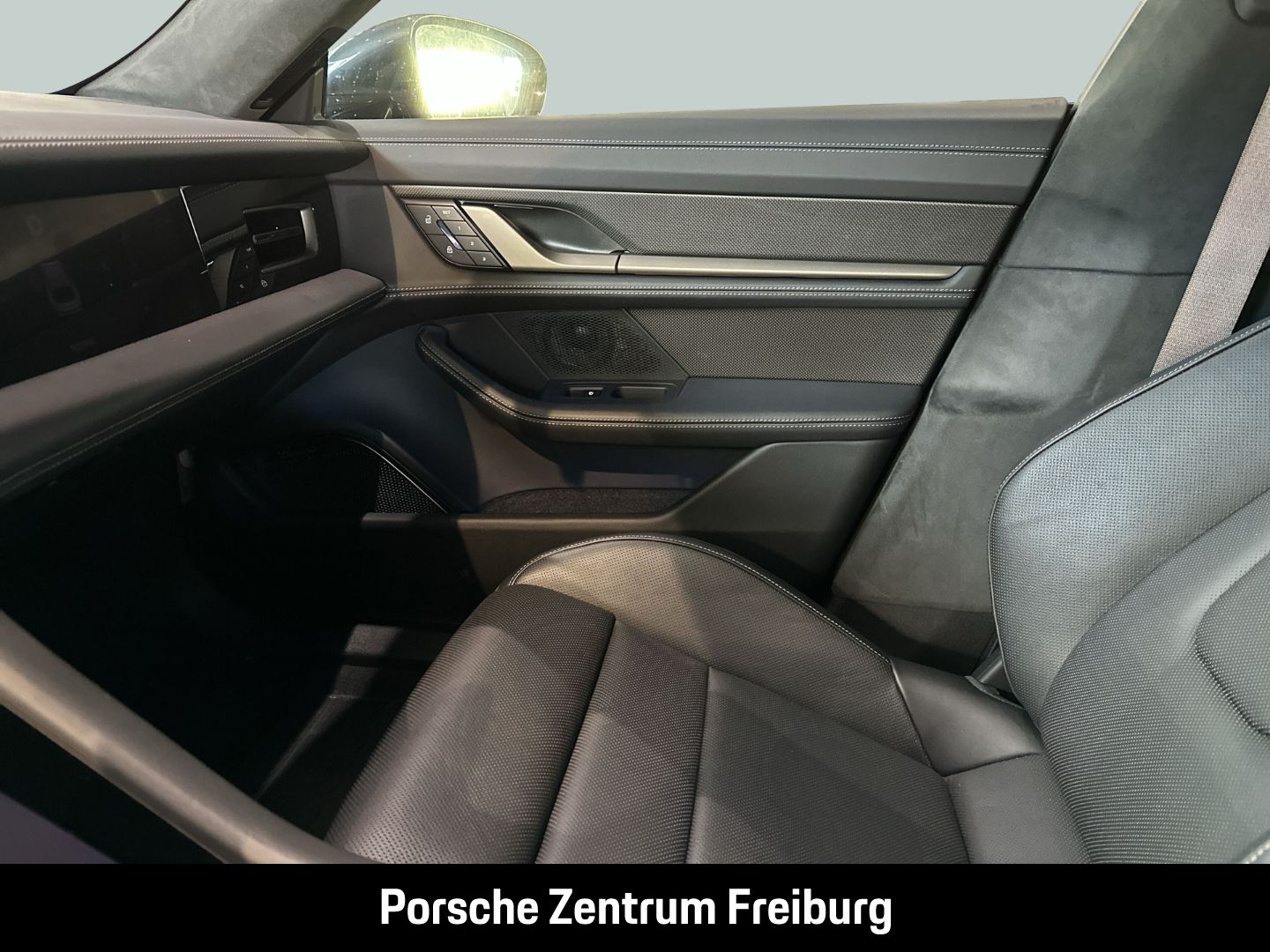Porsche Taycan Turbo S Cross Turismo Burmester InnoDrive