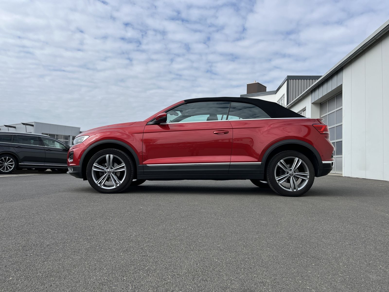 Volkswagen T-Roc Cabriolet 1.5 TSI DSG Style - Samsaru's Car Outlet