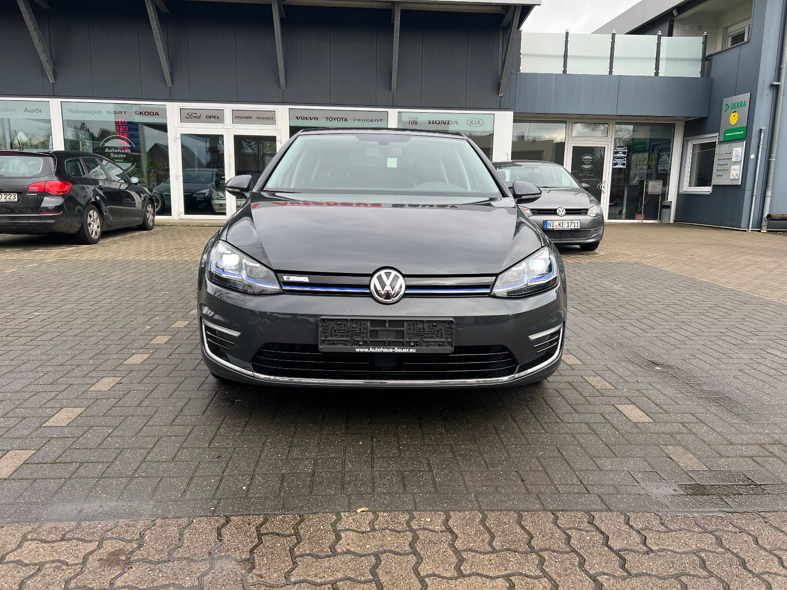 Volkswagen Golf VII e-Golf - Samsaru's Car Outlet