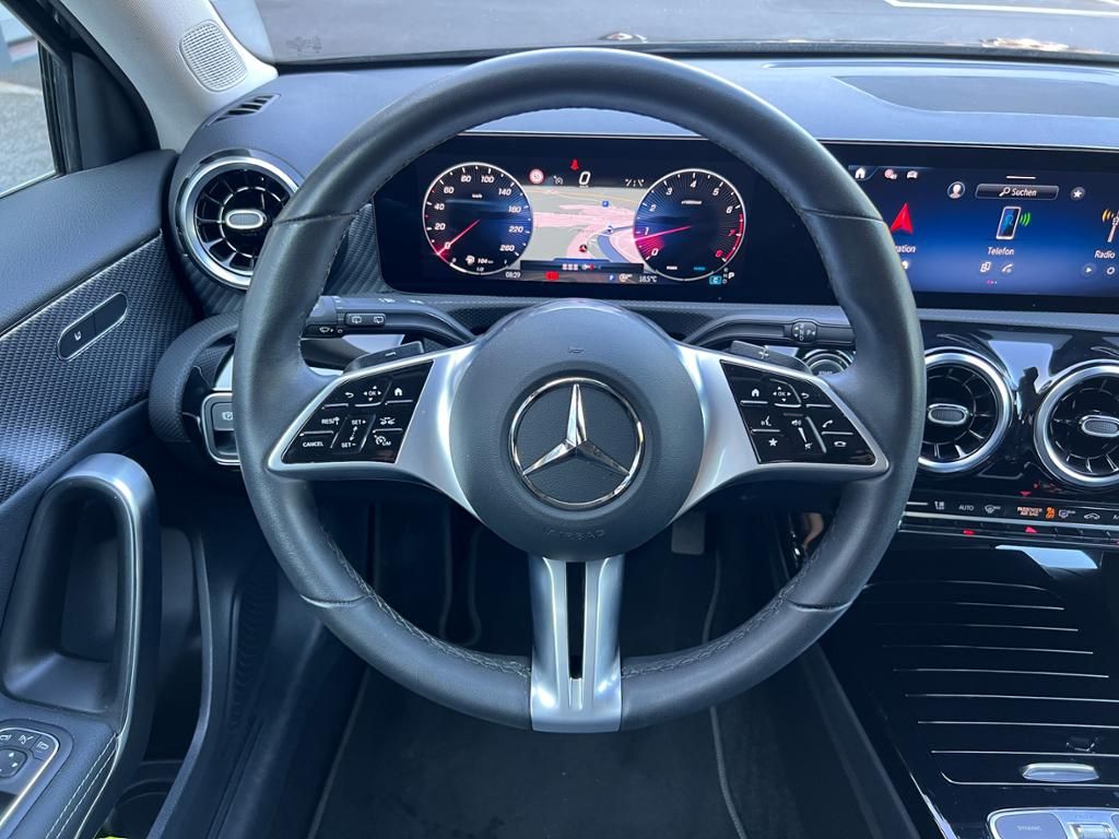 Mercedes-Benz A 180 PROGRESSIVE - Samsaru's Car Outlet