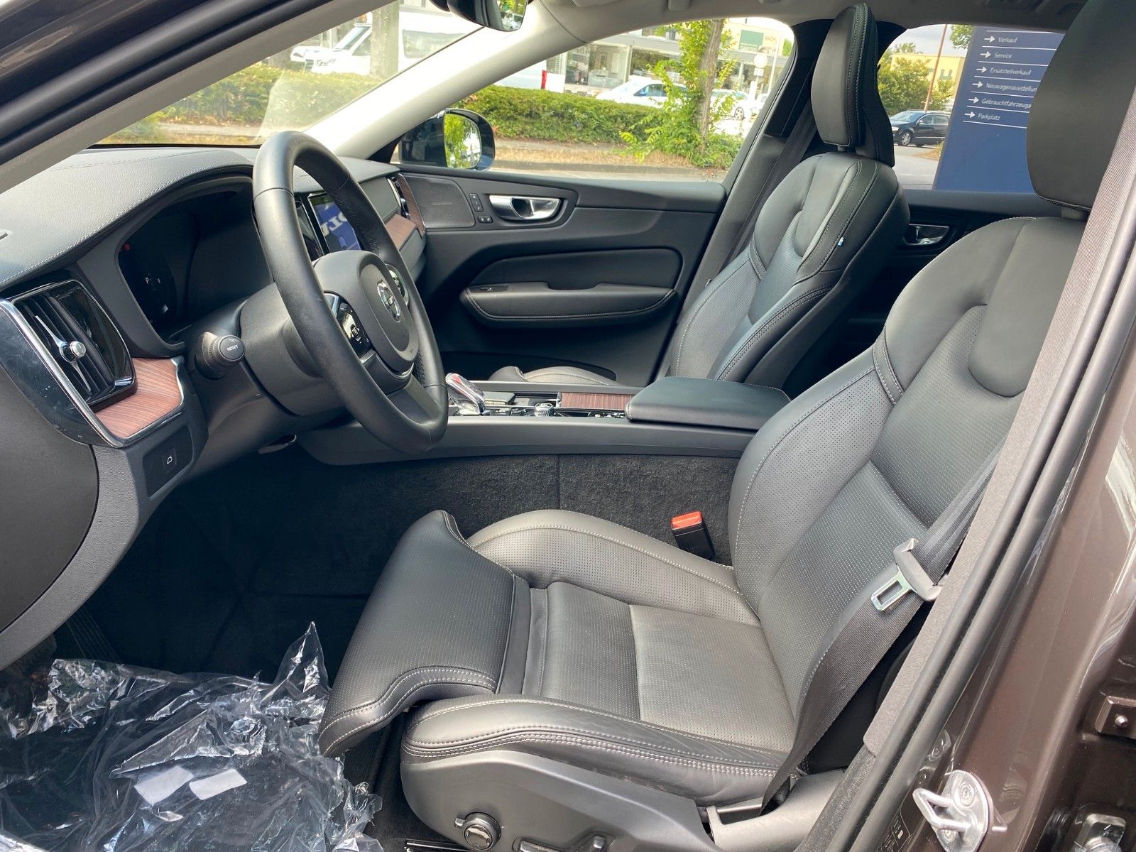 Volvo XC 60 B5 AWD Ultimate Dark - Samsaru's Car Outlet