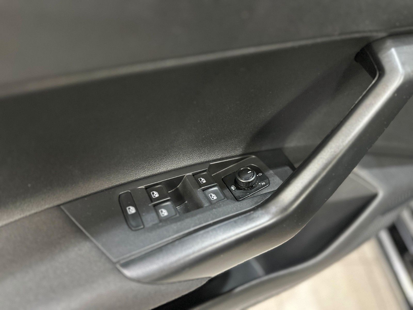 Volkswagen Polo VI 1.0 TSI Automatik - Samsaru's Car Outlet