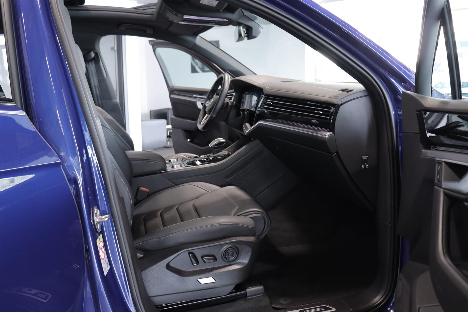 Volkswagen Touareg 3.0 TDI 4M R-LINE BLACK - Samsaru's Car Outlet
