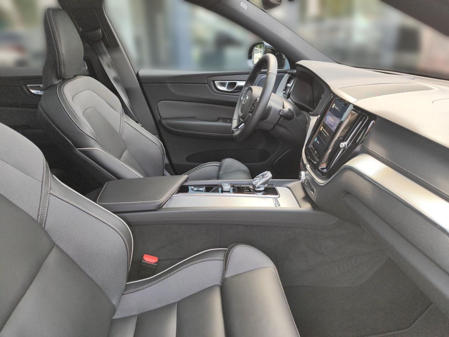 Volvo XC60 T8 Ultra Black Edition Recharge Plug-In Hyb - Samsaru's Car Outlet