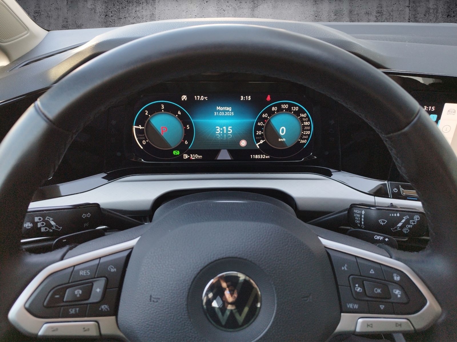 Volkswagen Golf VIII Variant Life 2.0 TDI DSG - Samsaru's Car Outlet