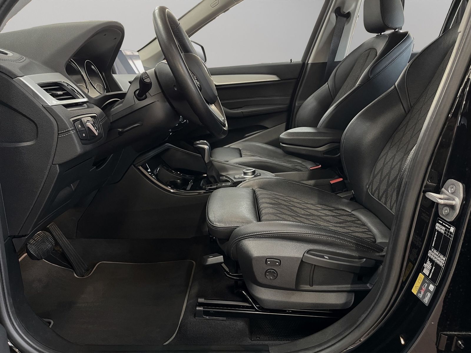 BMW X1 xDrive25e xLine - Samsaru's Car Outlet
