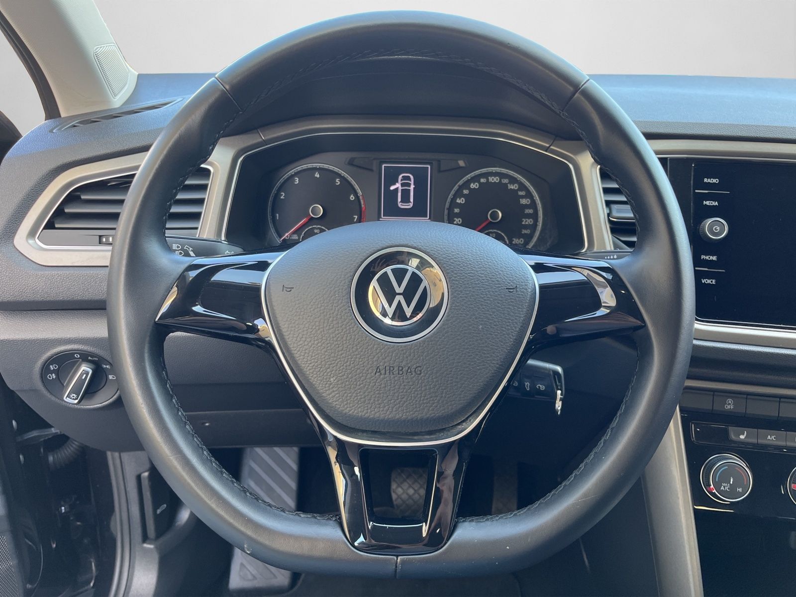 Volkswagen T-Roc Style 1.5 TSI DSG - Samsaru's Car Outlet