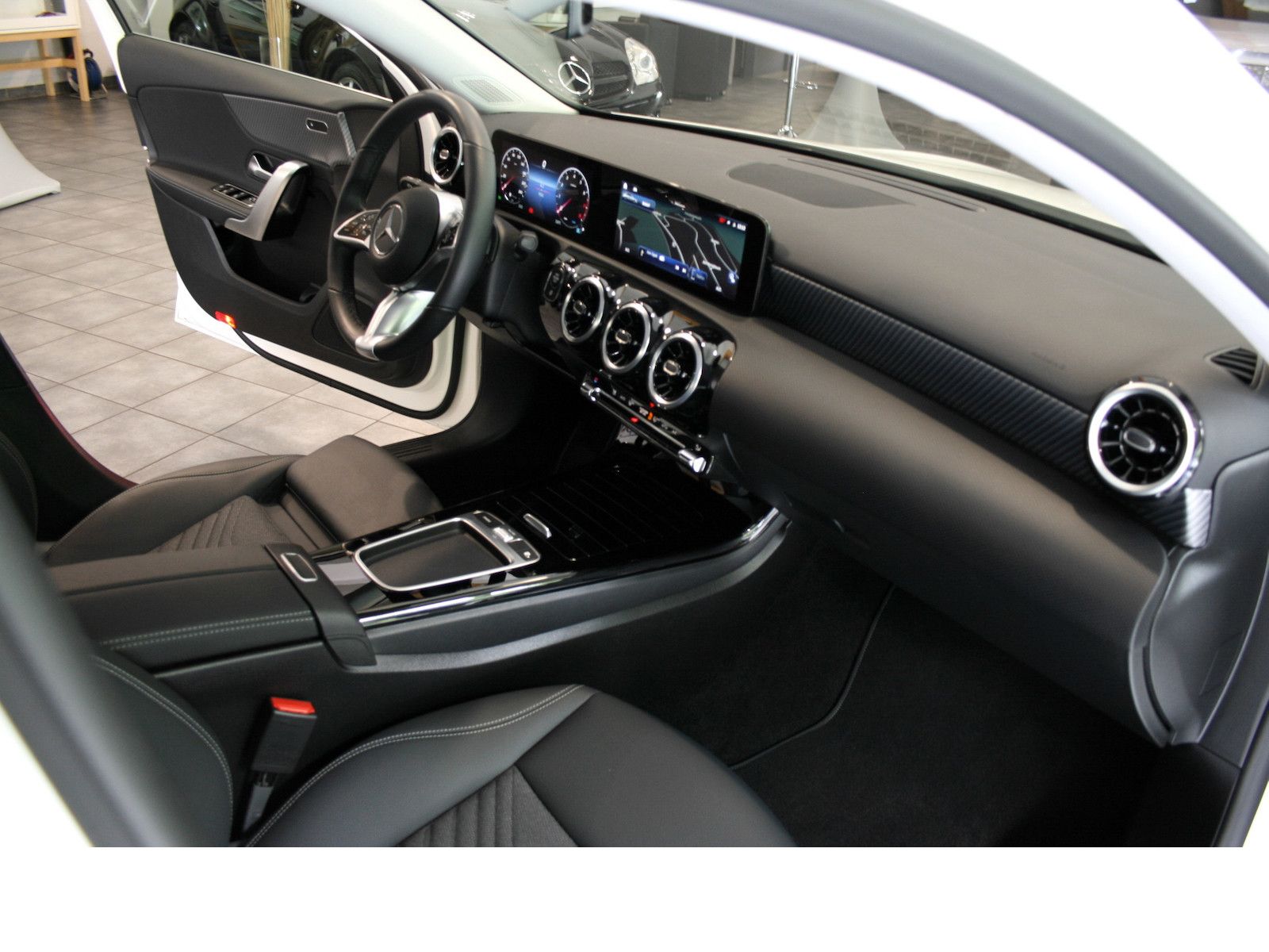 Mercedes-Benz A 180 Progres - Samsaru's Car Outlet