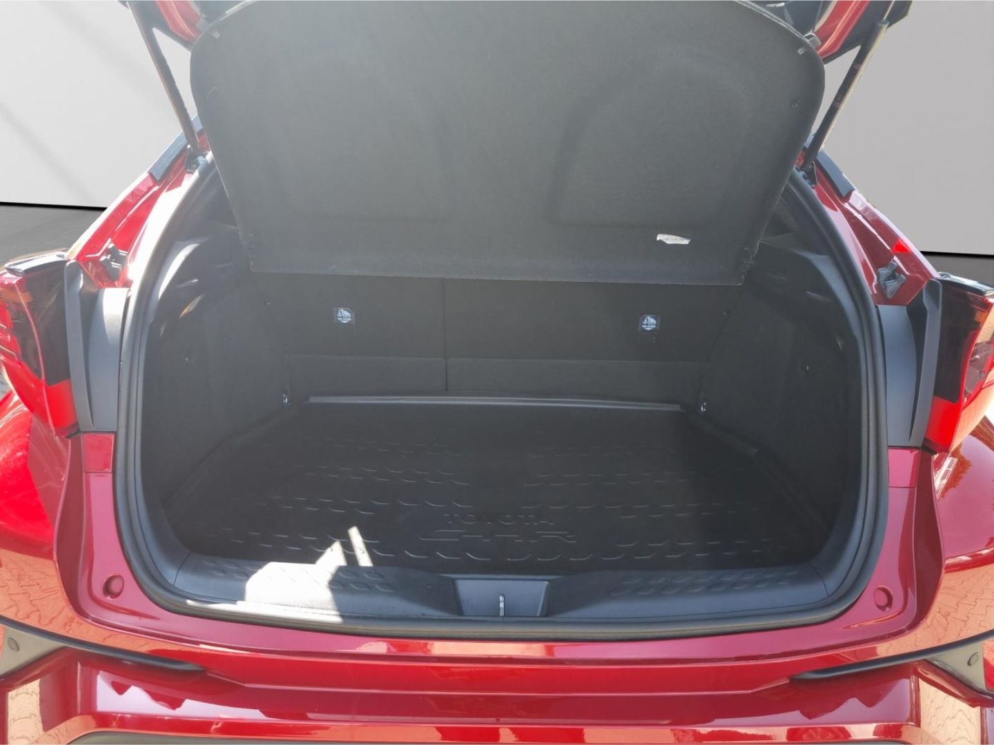 Toyota C-HR 2.0 Hybrid - Samsaru's Car Outlet