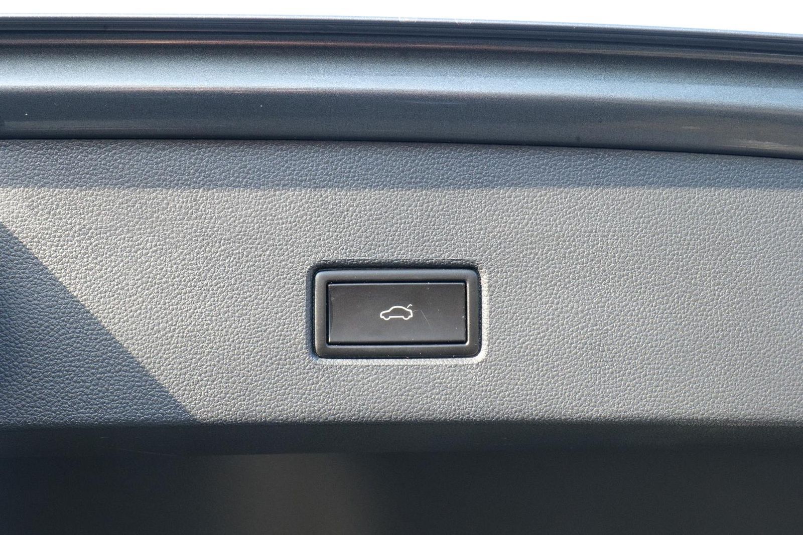 Volkswagen T-ROC Sport 1.5 TSI - Samsaru's Car Outlet