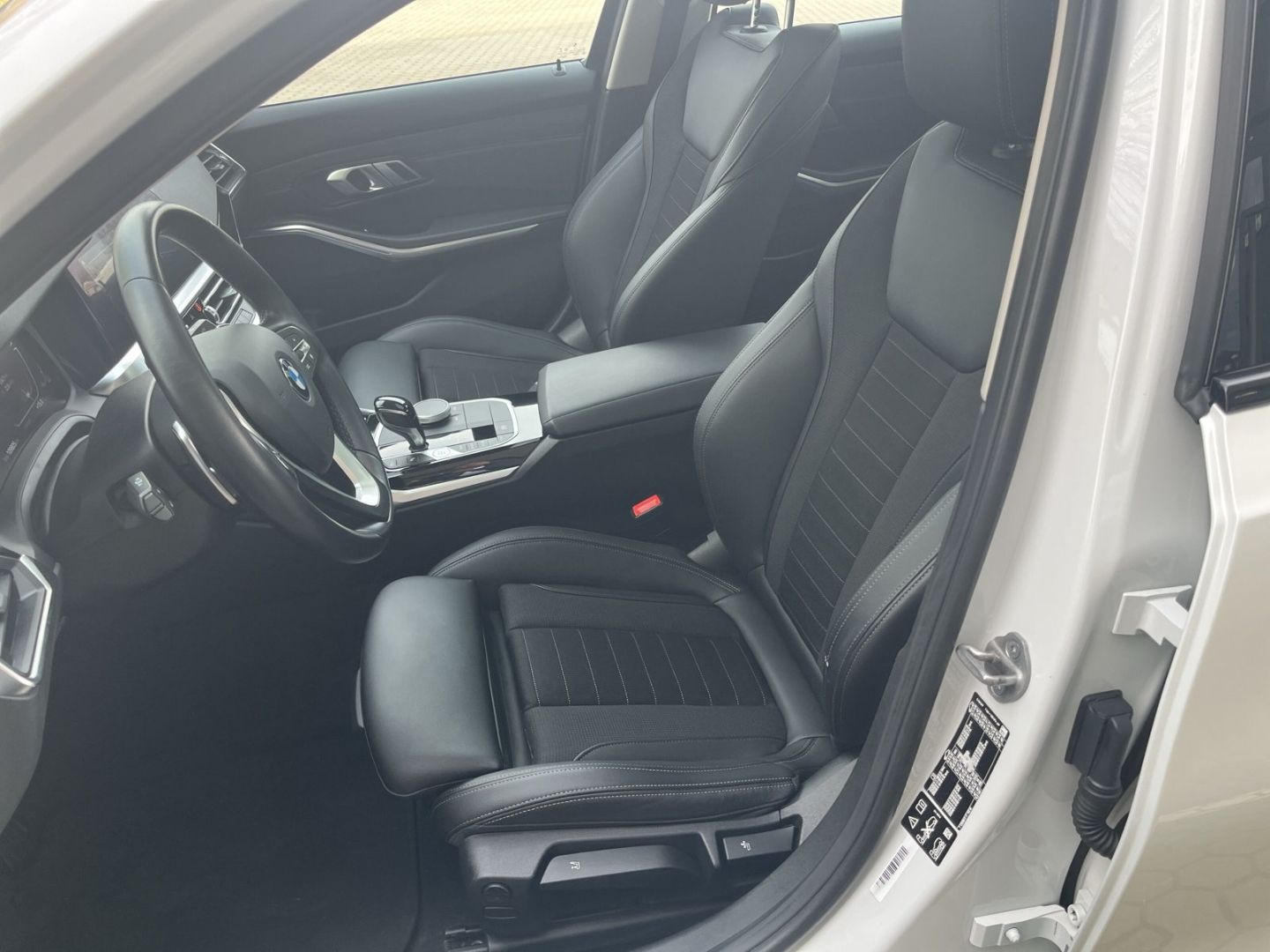BMW 320 d Sport Line xDrive Limousine/Panodach/Navi