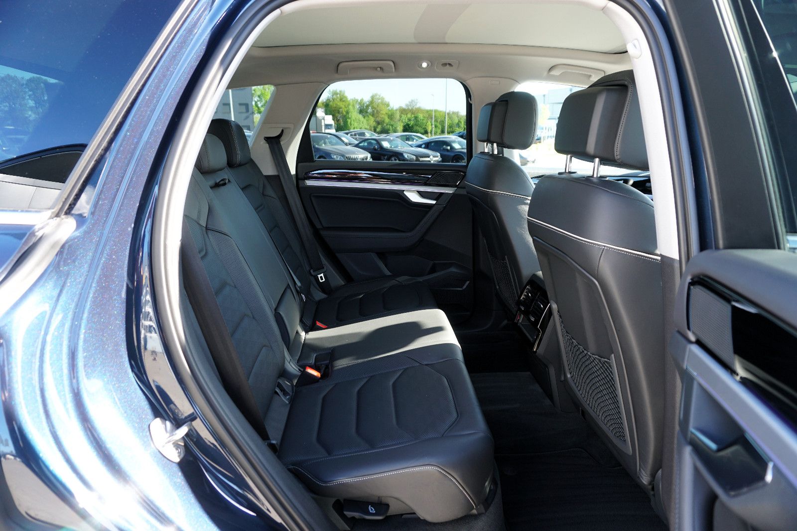 Volkswagen Touareg Elegance 4Motion - Samsaru's Car Outlet