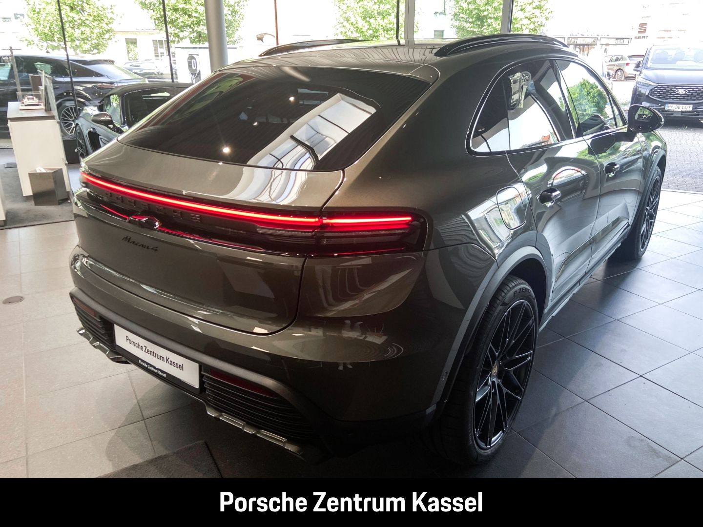 Porsche Macan Electric 4 Matrix LED