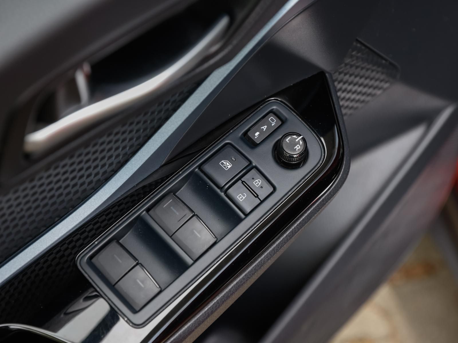 Toyota C-HR 2.0 HYBRID - Samsaru's Car Outlet
