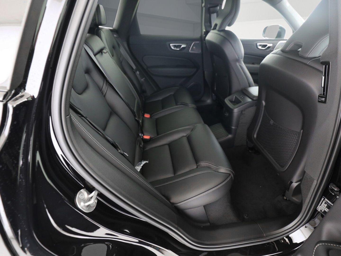 Volvo XC60 T6 Plus Black Edition Plug-In Hybrid AWD - Samsaru's Car Outlet