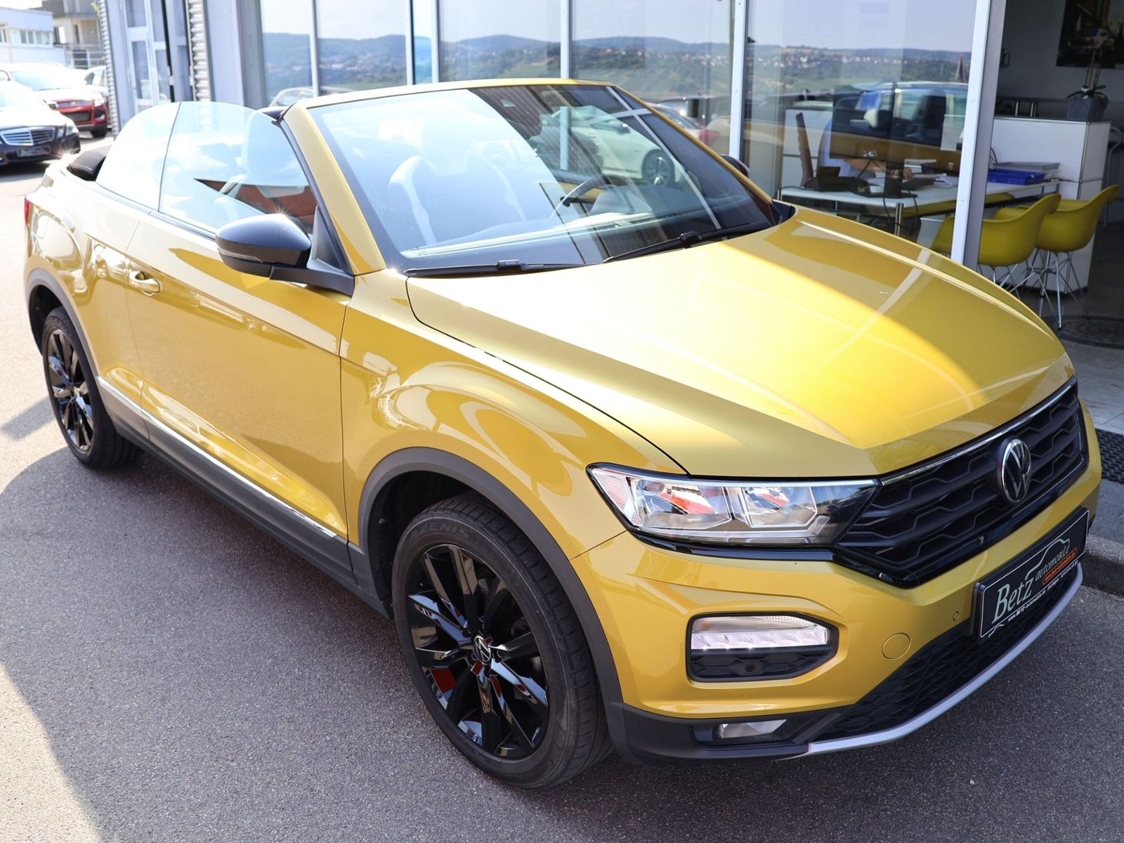 Volkswagen T-Roc Style - Samsaru's Car Outlet