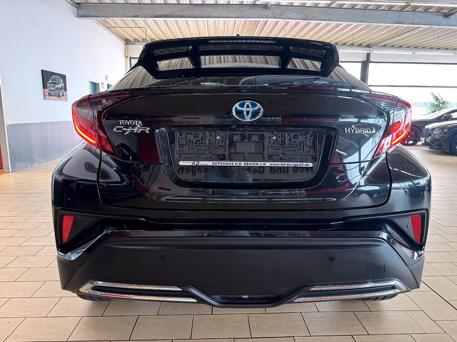Toyota C-HR 2.0 Hybrid - Samsaru's Car Outlet