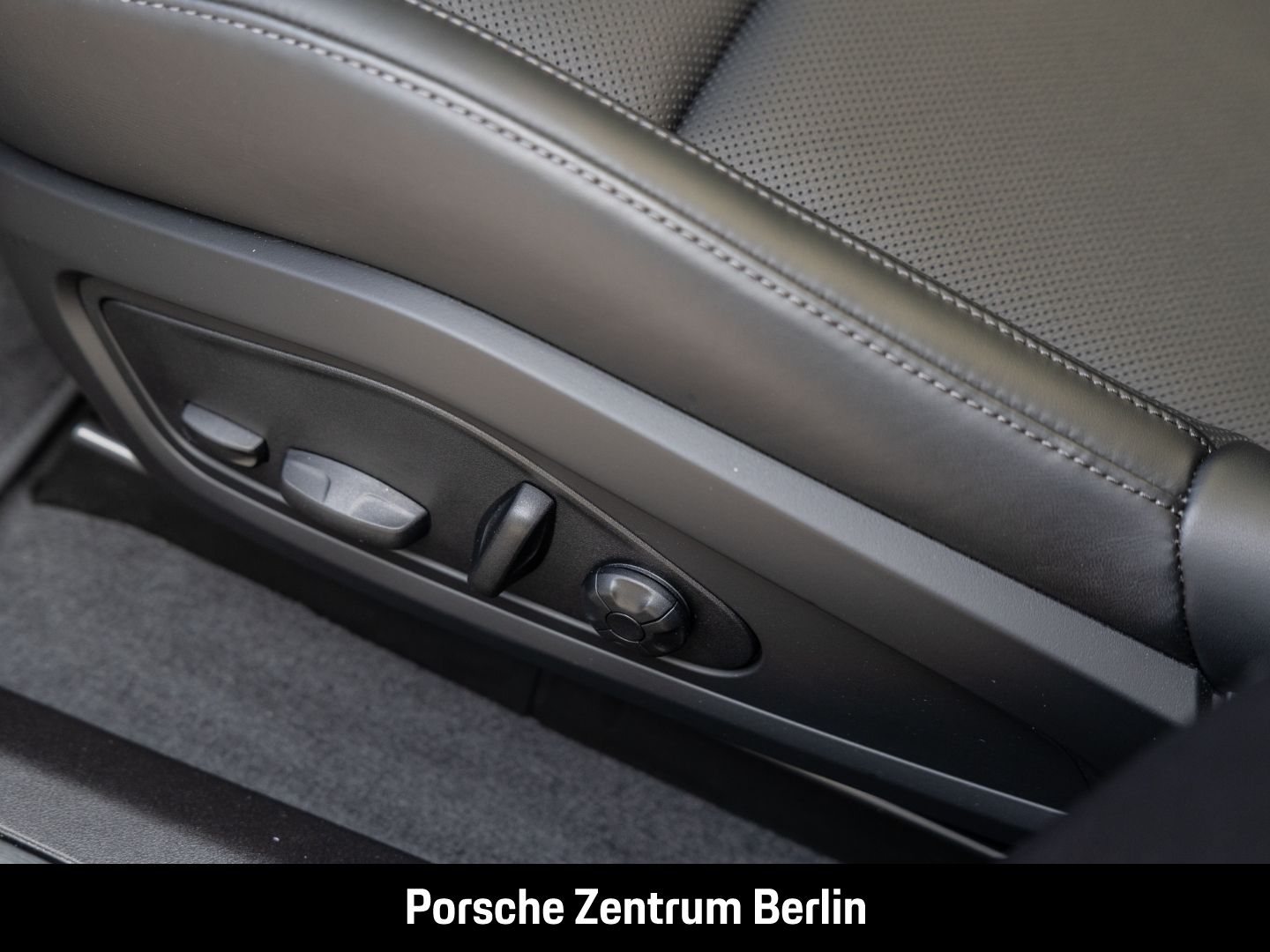 Porsche Taycan 4S Cross Turismo HD-Matrix HA-Lenkung