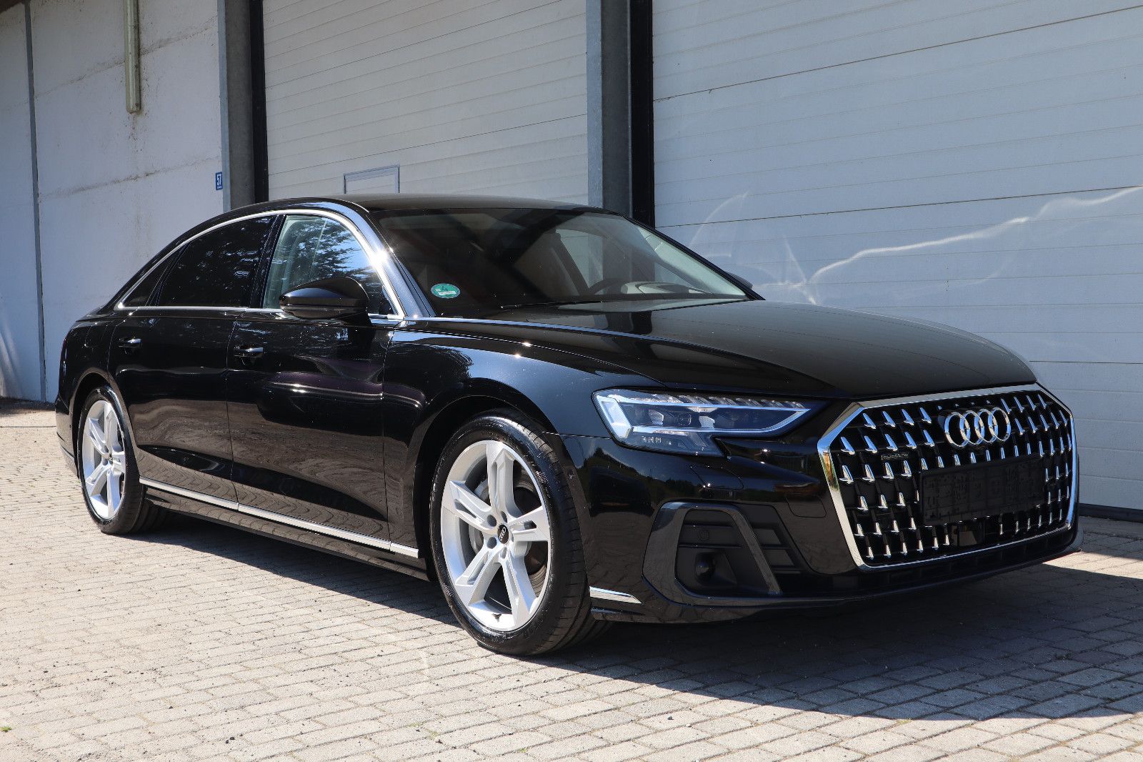 Audi A8L 60 TFSIe lang - Samsaru's Car Outlet
