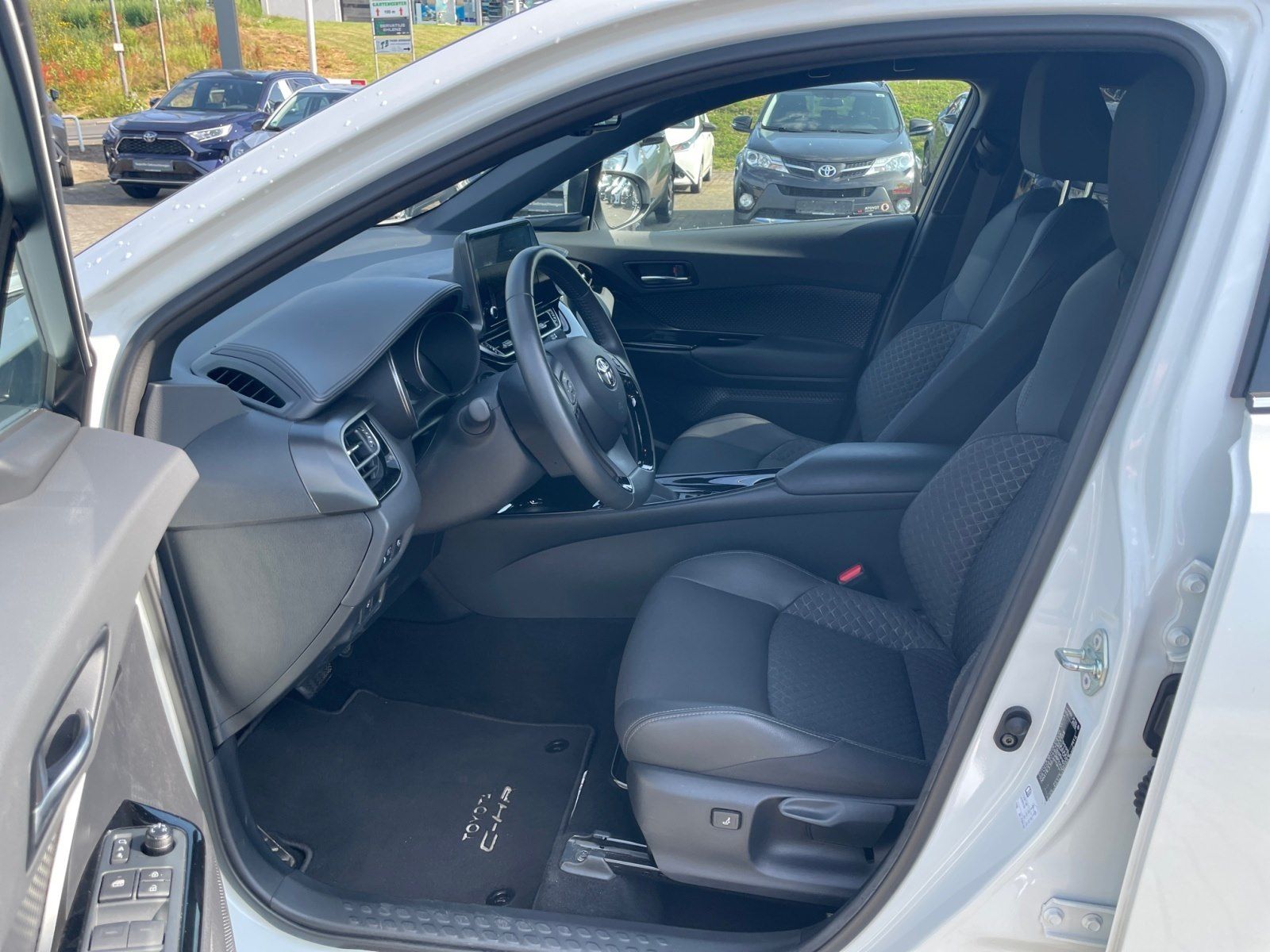 Toyota C-HR 1,8-l-Hybrid 5-Türer Team Deutschland Hybri