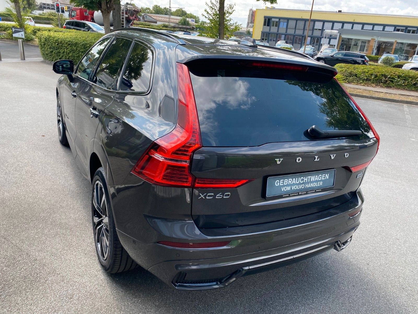Volvo XC 60 B5 AWD Ultimate Dark - Samsaru's Car Outlet